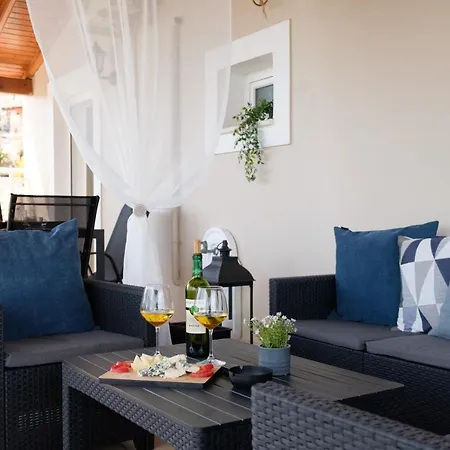 Willa Aelia Magouládes